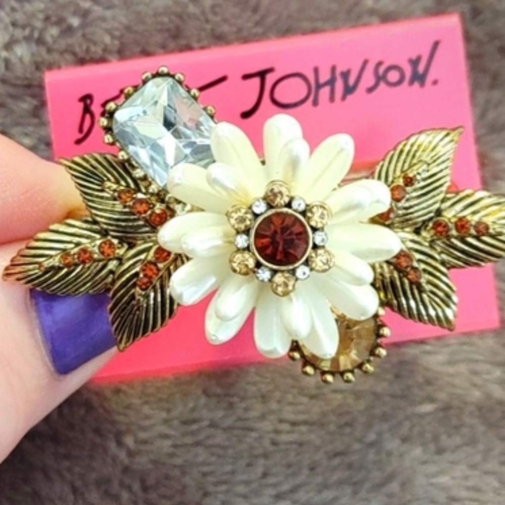 Betsy Johnson flower ring and earring set!